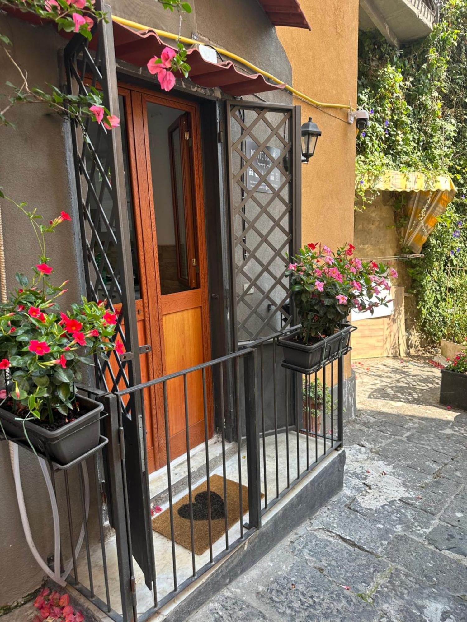 Petite Suite Неаполь Экстерьер фото